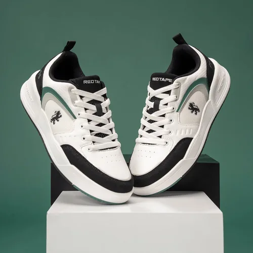 632A Where Elite Comfort Meets Everyday Style in Black, casual shoes — angled front view